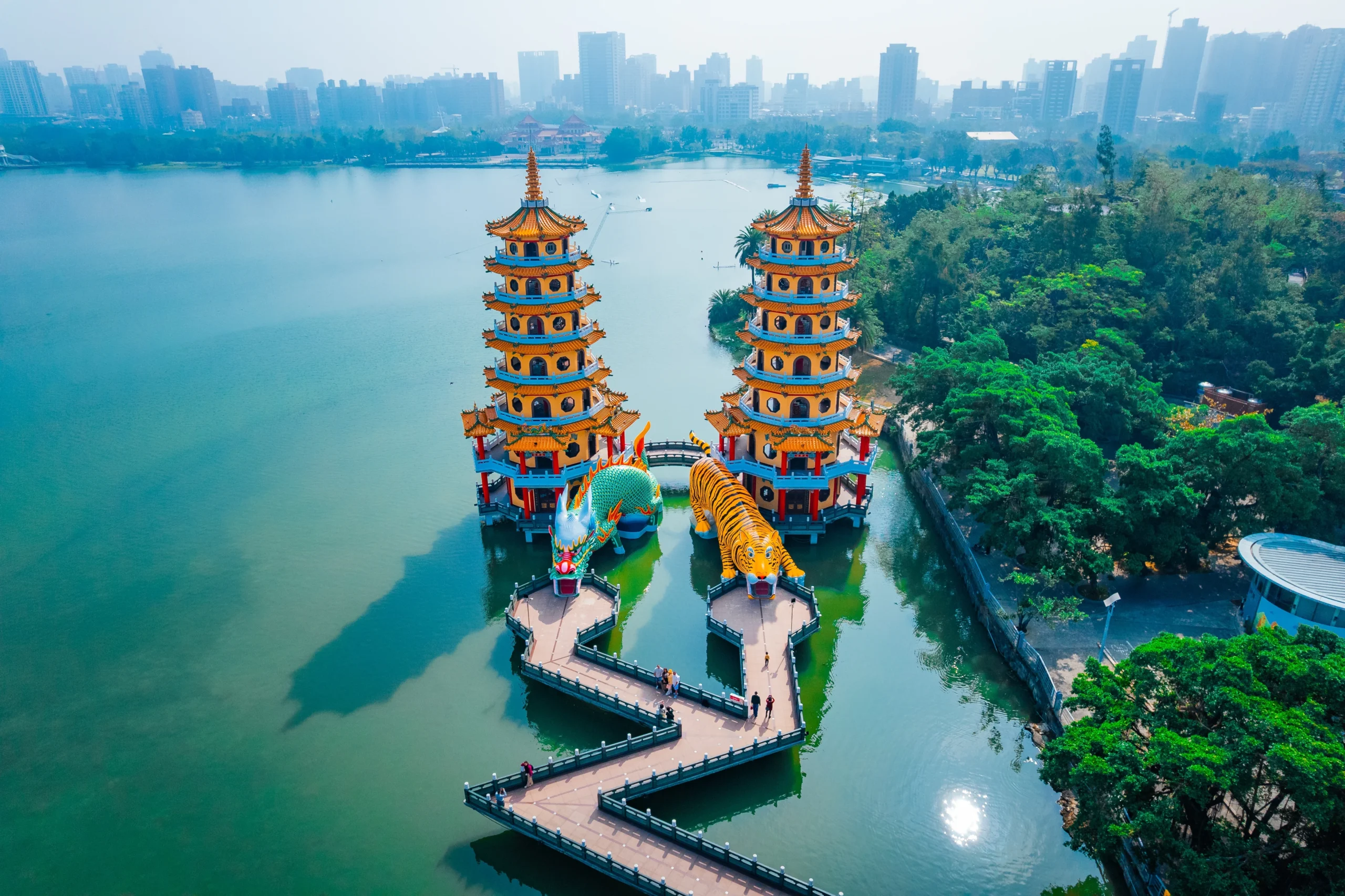 Agoda and Kaohsiung sign MOU to draw more international visitors