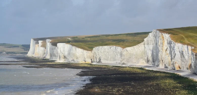 AI Imagines Seven Sisters Cliffs as Chinese 5A Park, Sparking Industry Debate