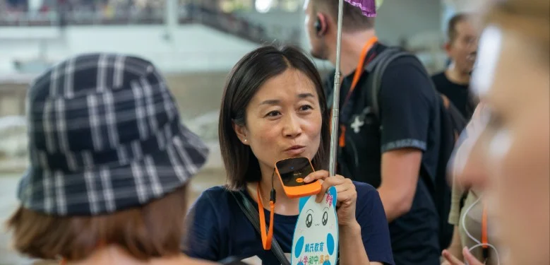 China's English-speaking tour guides reject $70 day rates