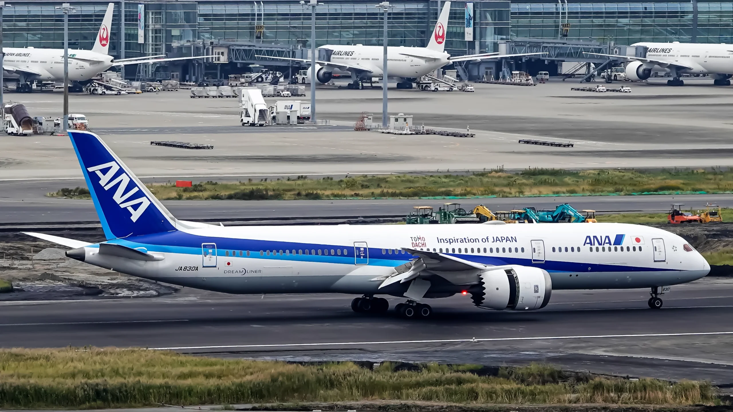 JAL and ANA seek higher fuel surcharges for November-December tickets