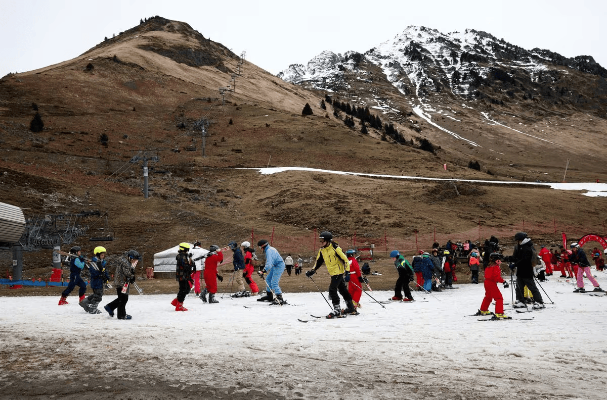 Mountain resorts shift to year-round offerings as snowmaking falters