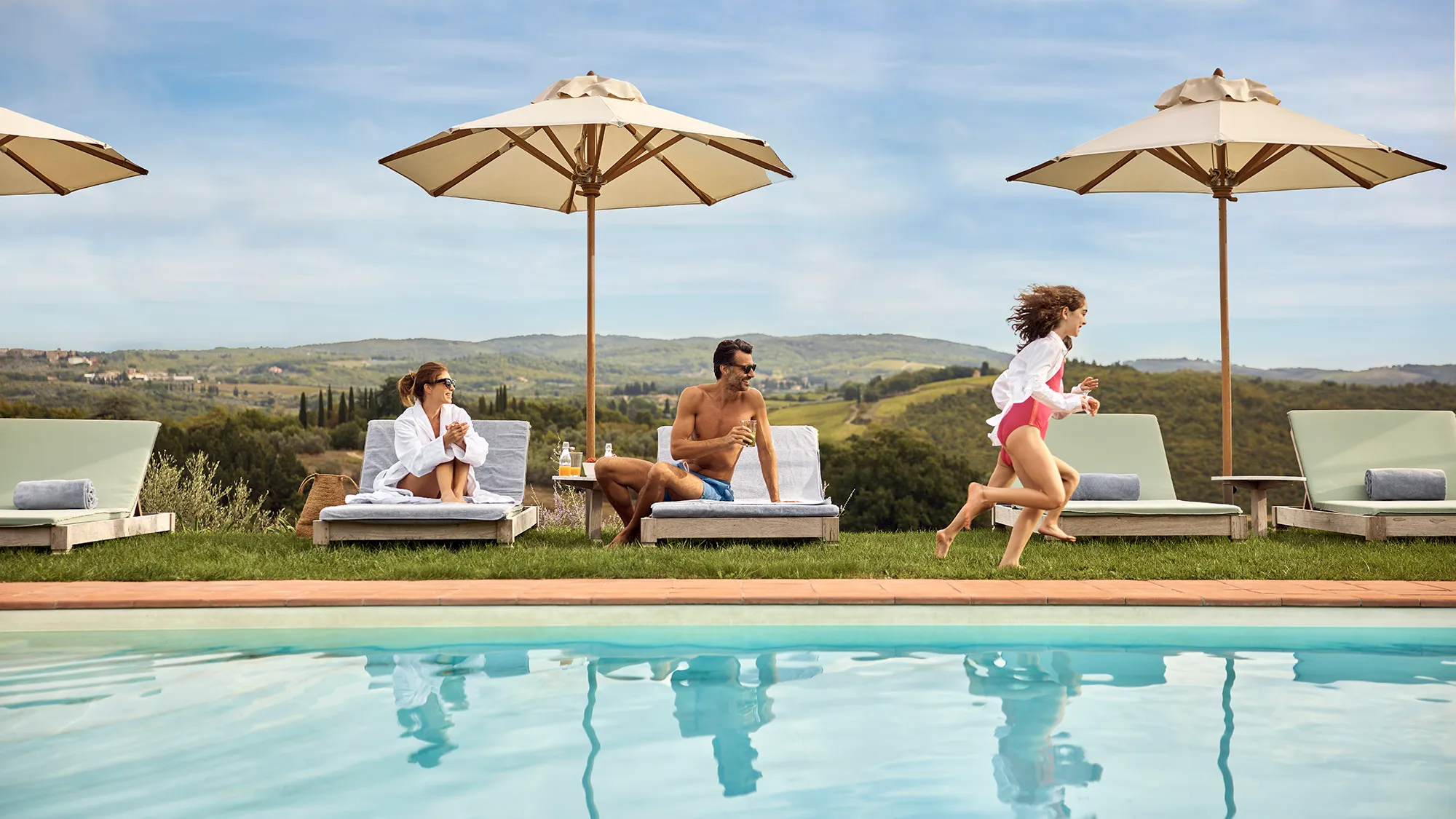 Oliver's Travels Reports Late Luxury Villa Bookings Surge as Affluent Groups Book Bigger Properties Closer to Departure