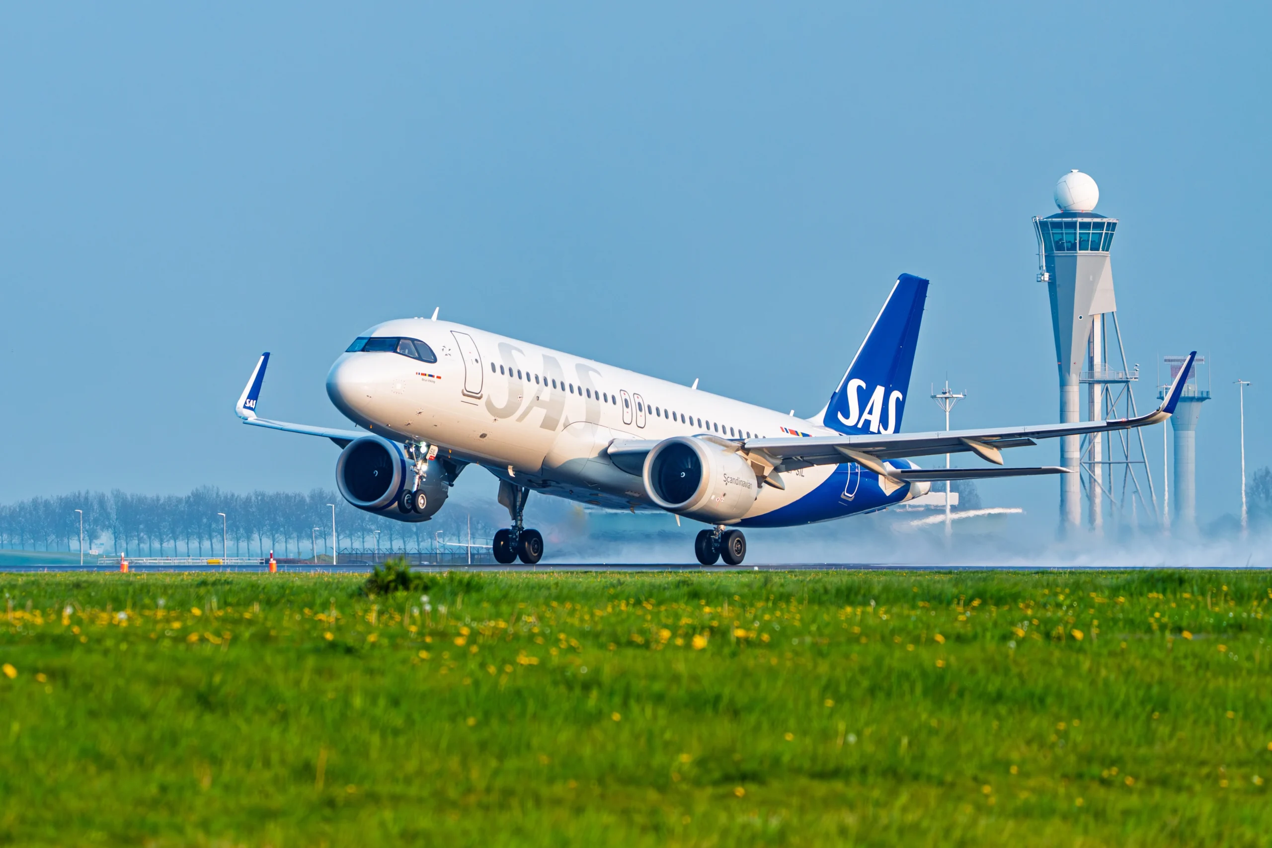 SAS leads UK punctuality rankings as compensation claims lag