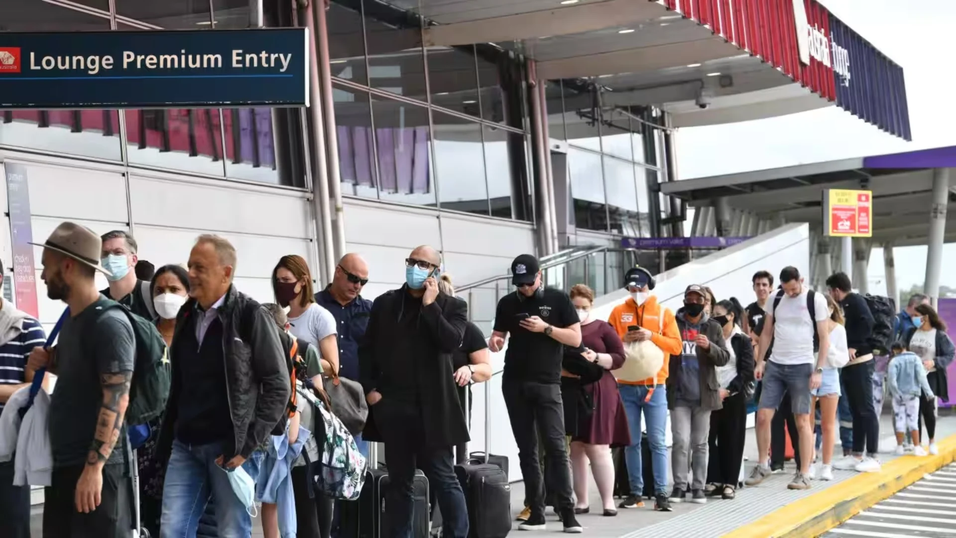 Sydney Airport delays worsen as Airservices Australia grapples with controller shortage
