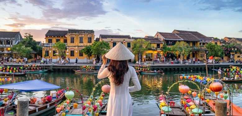 Vietnam budget tours draw scrutiny over elderly Chinese shopping traps