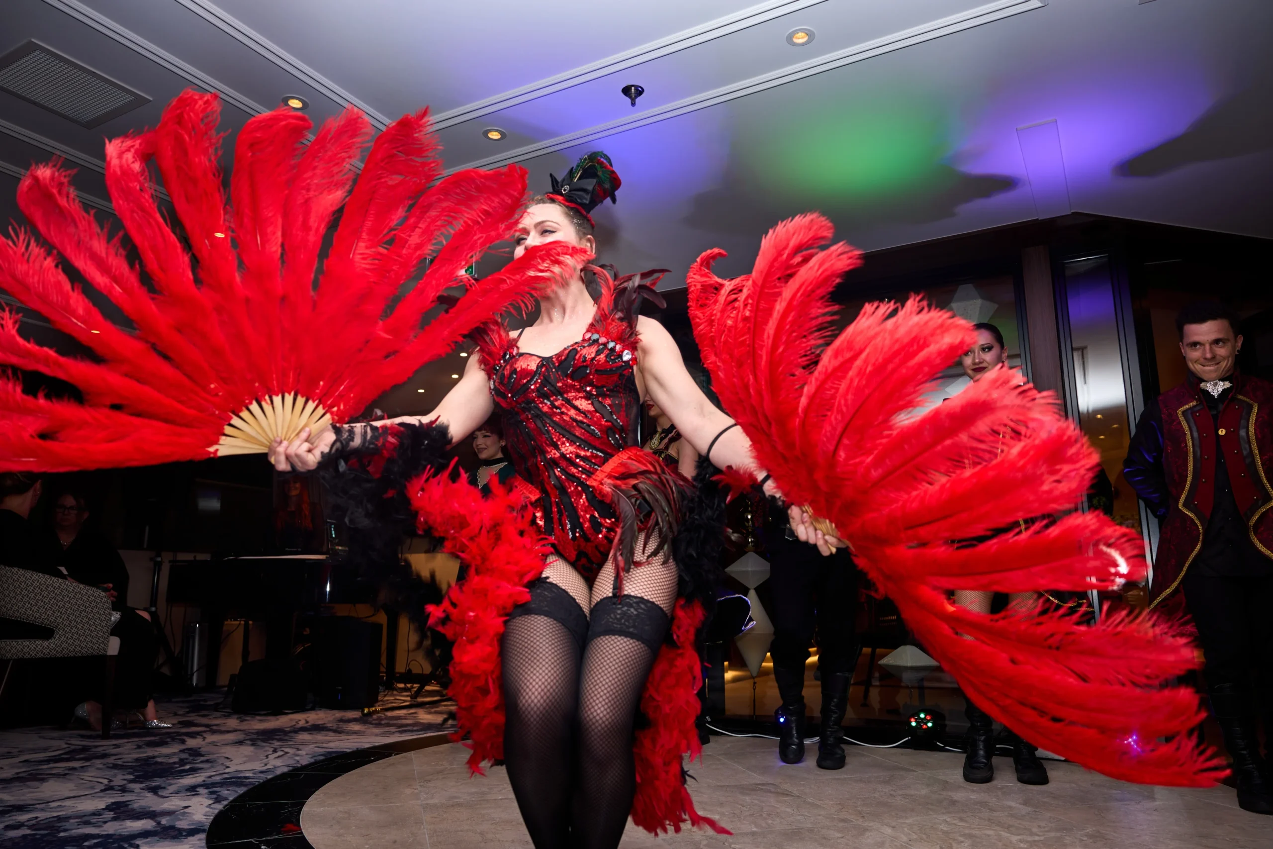 VIVA Cruises reveals autumn circus show and festive music lineup