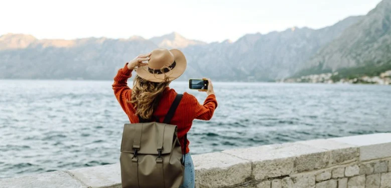 WeChat Messages Lead to Visa Revocation for Chinese Tourist Over Unauthorized Work